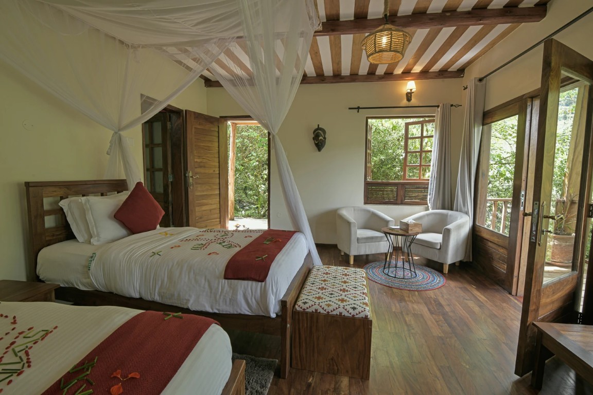 4 Gorilla Lodge (Medium)