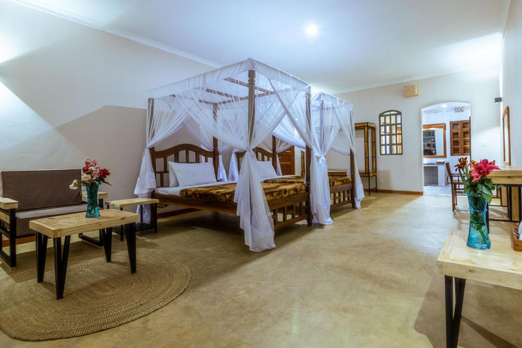 Pazuri Inn