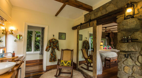 Gibbs-Farm-cottage-interior-with-bath