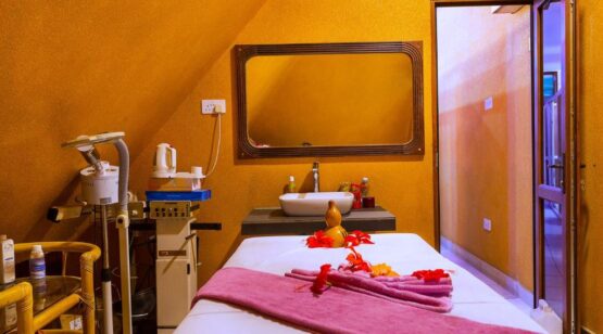 Travellers Beach Hotel 4