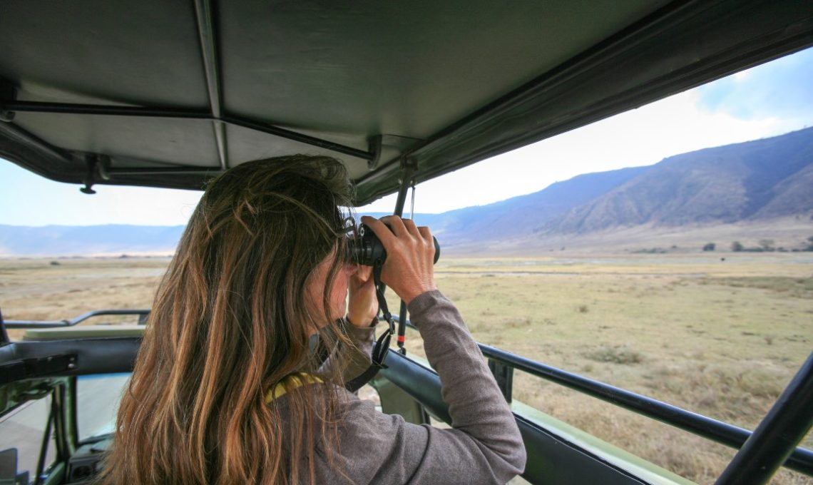 Ngorongoro,Crater,,Tanzania,Â,September,15,,2017:,Woman,Scanning,Ngorongoro
